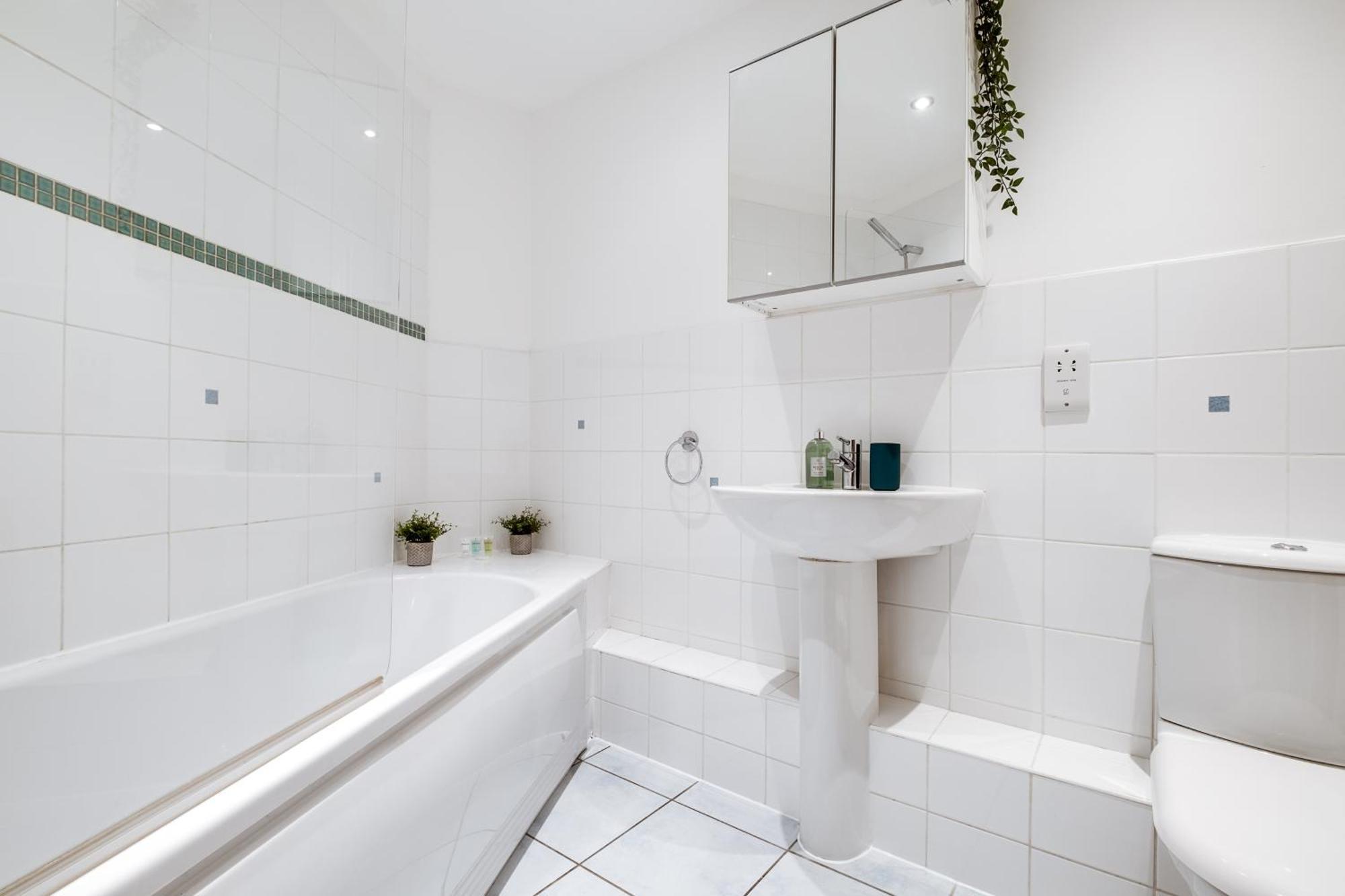Pluxa Globe - Spacious Apartment In Jq With Parking Бирмингам Екстериор снимка